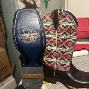 Ariat Pendleton